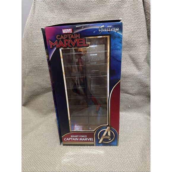 Diamond Select Gallery Binary Force Captain Marvel PVC Diorama Game Stop - Picture 4 of 10